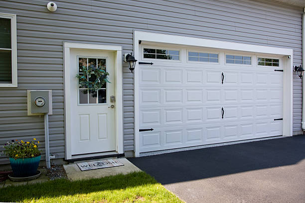 24/7 Emergency Garage Door Panel Replacement experts in Sturgeon Bay, WI